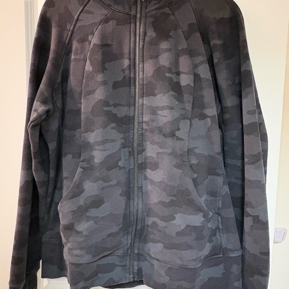 Lululemon Women's Black Camo Zip-Up Hoodie - Picture 3 of 7